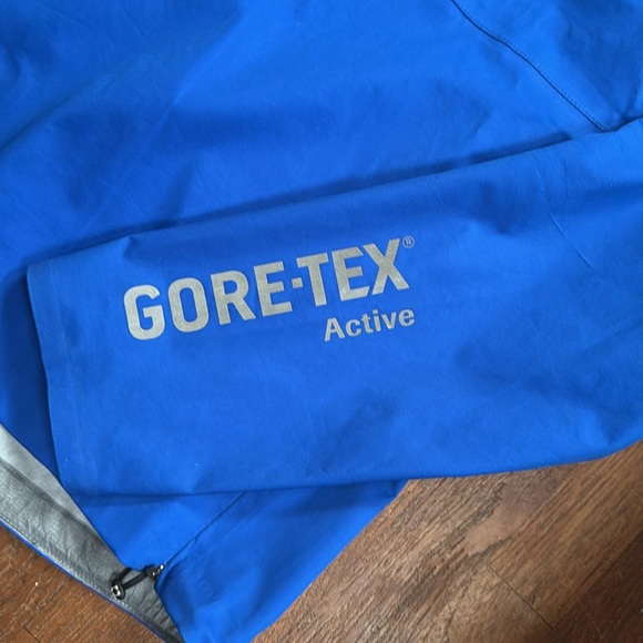 Gore Running GoreTex Active Waterproof Pullover - Picture 2 of 10